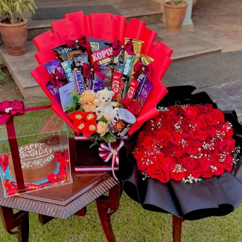 Acrylic Cake with Bloom and Snack Box